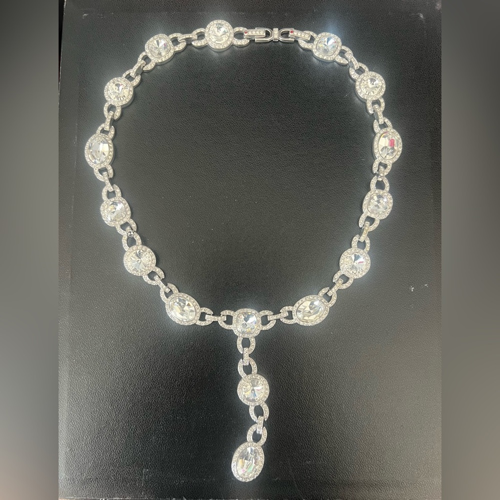 Elegant Silver Necklace with Crystal Accents
